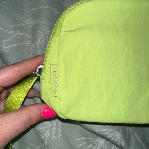 NWT Lululemon Sour Grape 1L Belt Bag - Picture 2 of 5